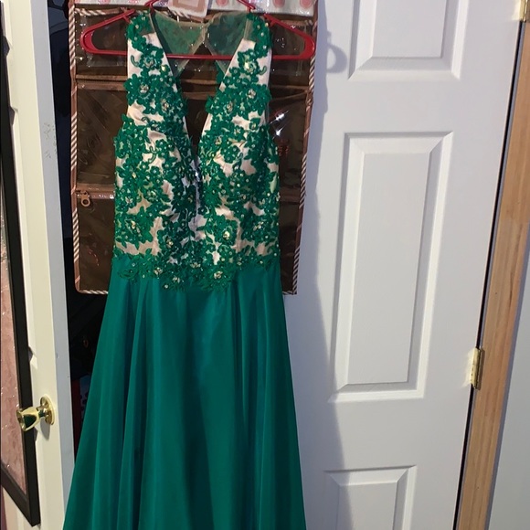 Prom dress!! - Picture 1 of 5